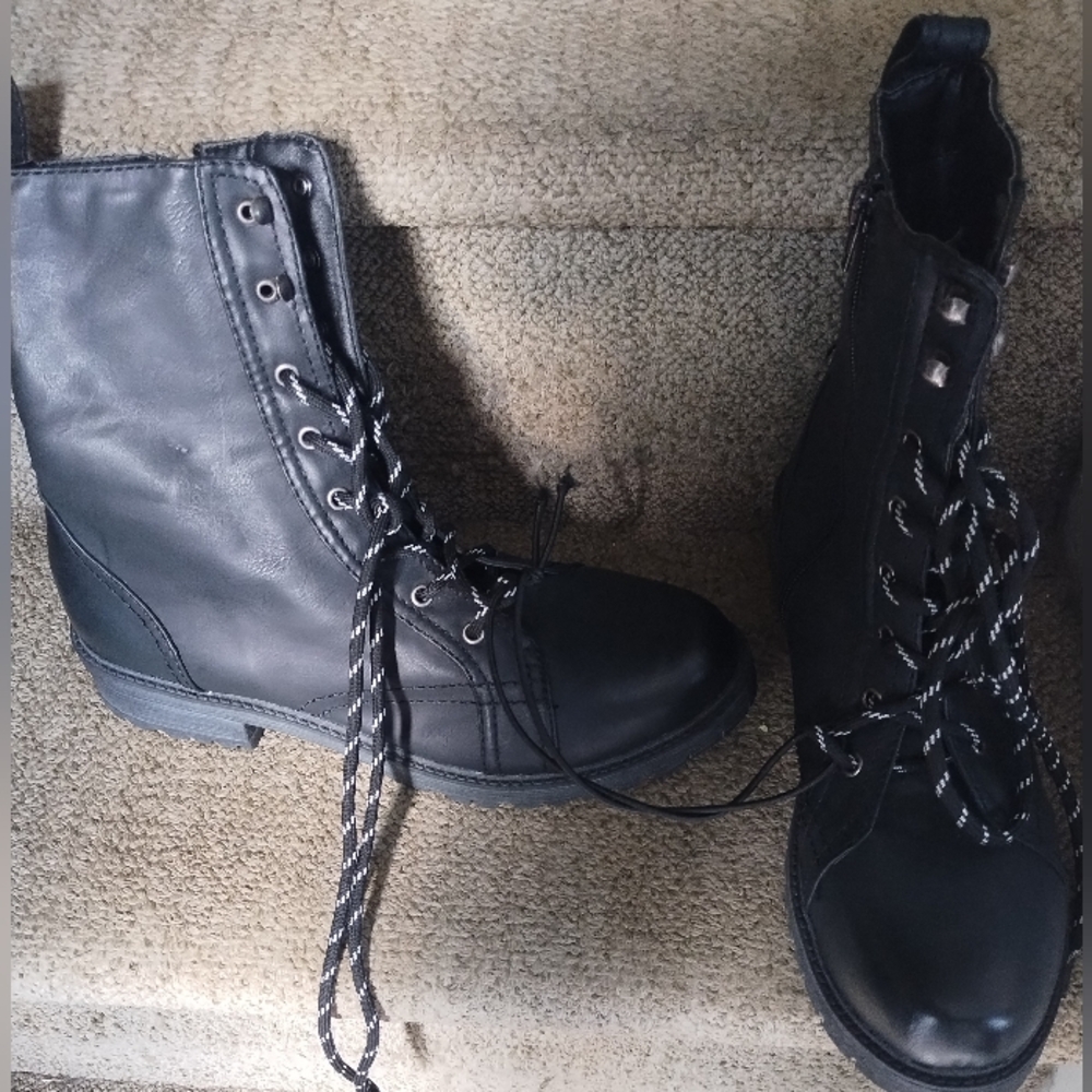 Madden Girl Rebel Combat Boots 8.5 vegan new without tags and box zipper/lace up